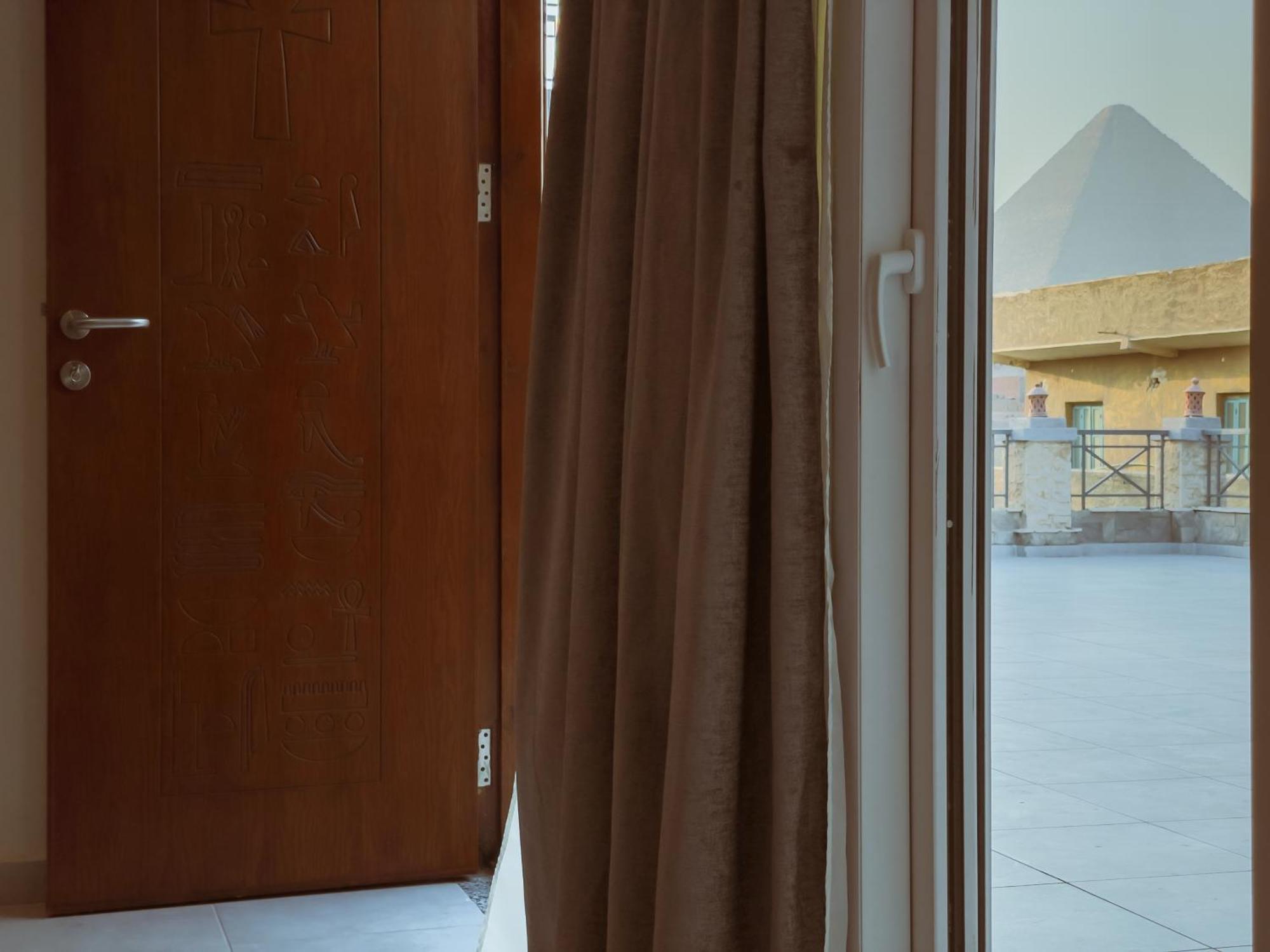 King Khufu Pyramids View Hotel Kafret el-Gabal Oda fotoğraf